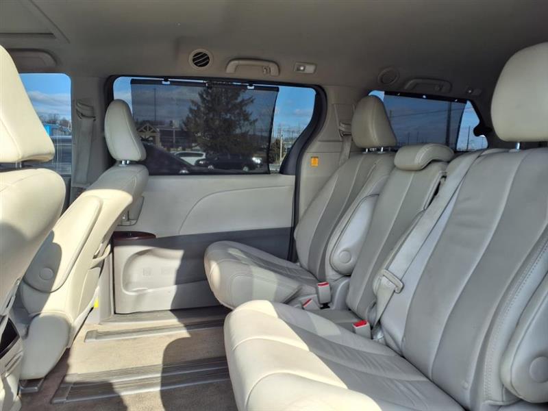 Toyota Sienna XLE FWD 8-Passenger V6 2013