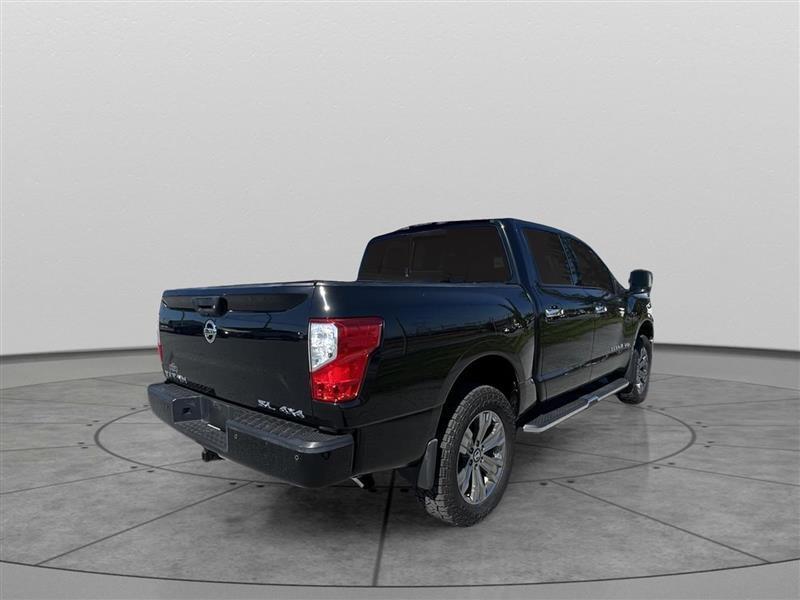 Nissan Titan PRO-4X Crew Cab 4WD 2019