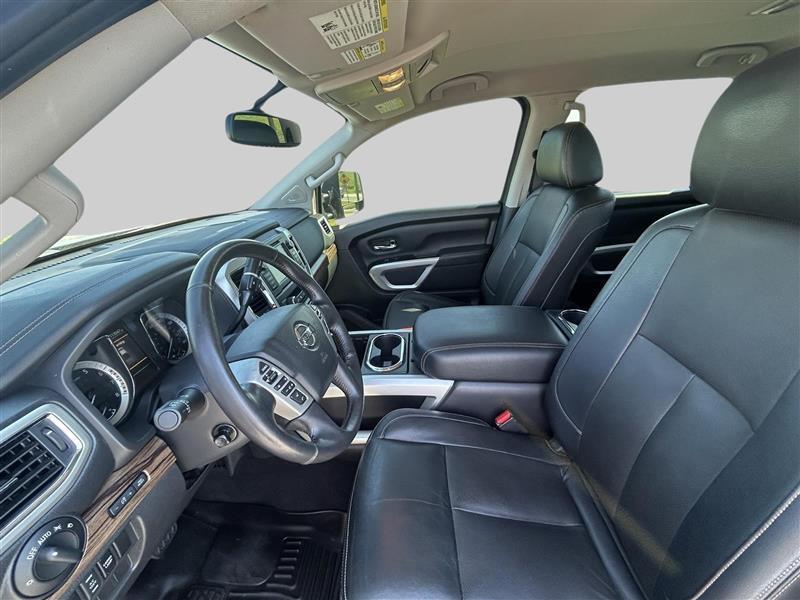Nissan Titan PRO-4X Crew Cab 4WD 2019