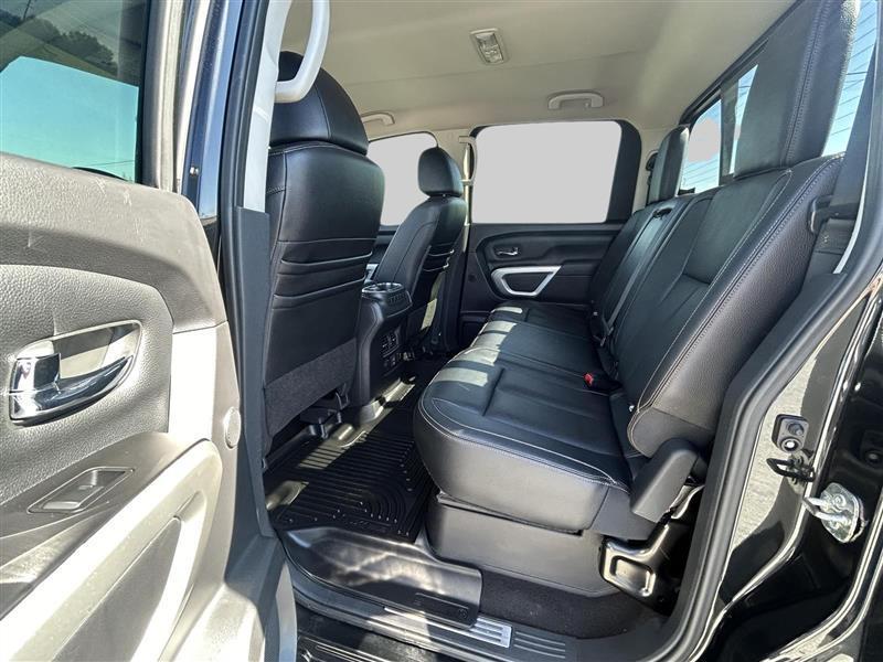 Nissan Titan PRO-4X Crew Cab 4WD 2019