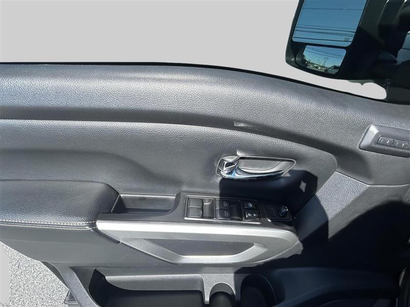Nissan Titan PRO-4X Crew Cab 4WD 2019