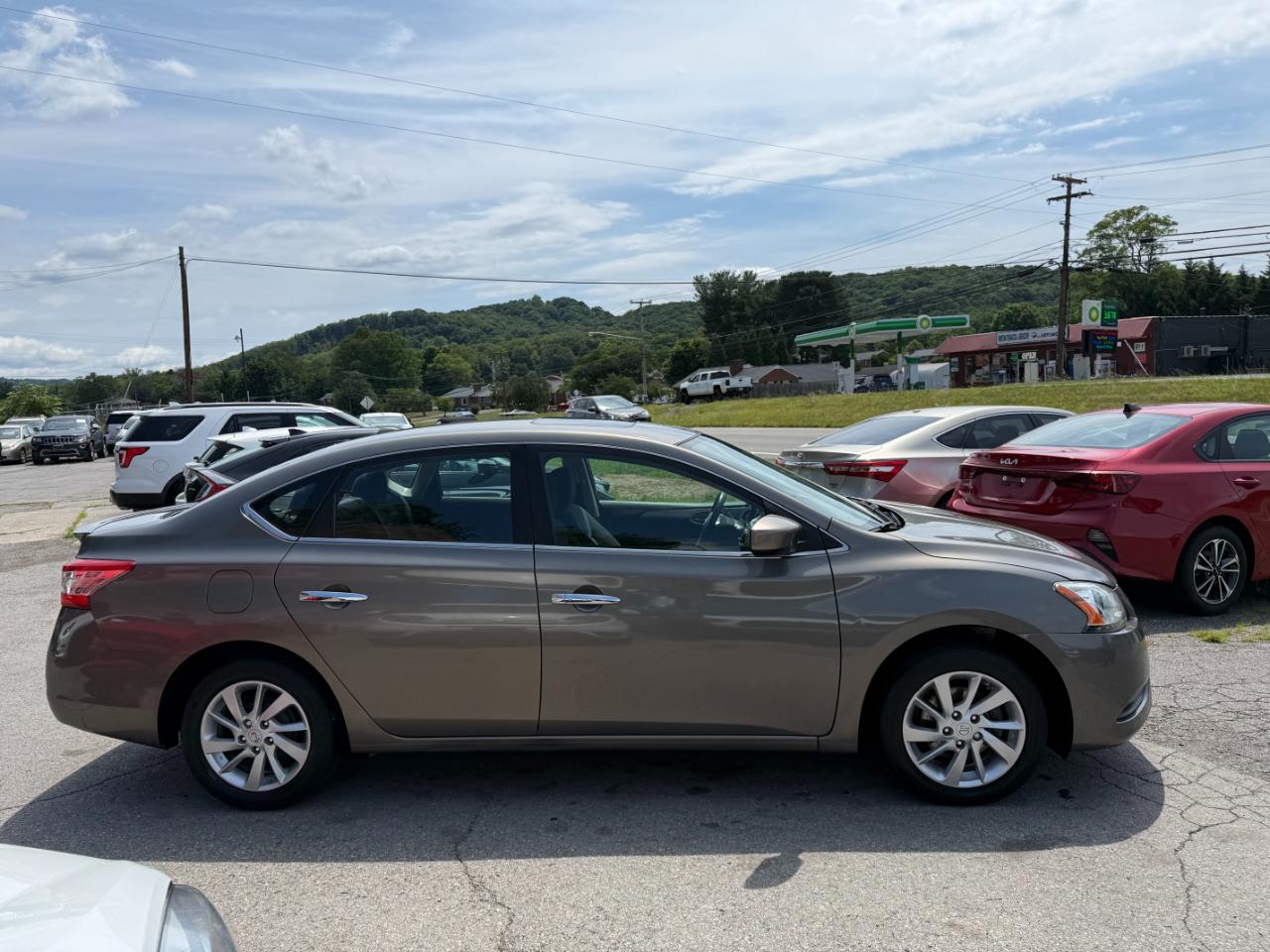 Nissan Sentra 4dr Sdn I4 CVT SV 2015