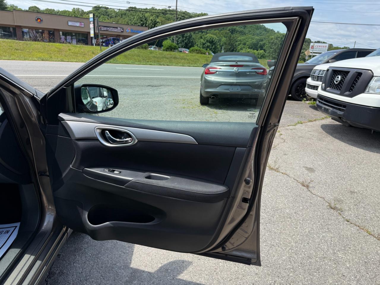 Nissan Sentra 4dr Sdn I4 CVT SV 2015