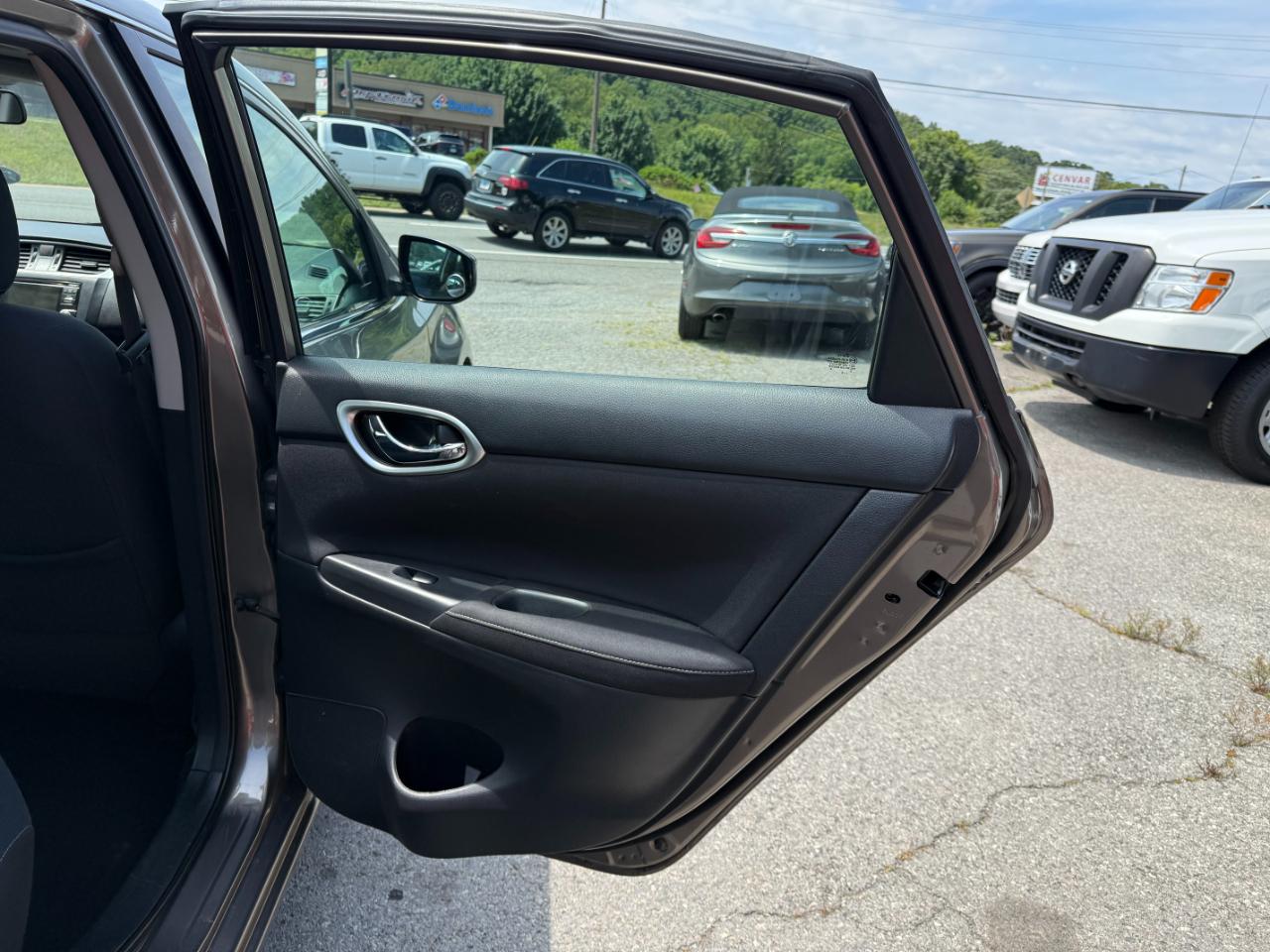 Nissan Sentra 4dr Sdn I4 CVT SV 2015