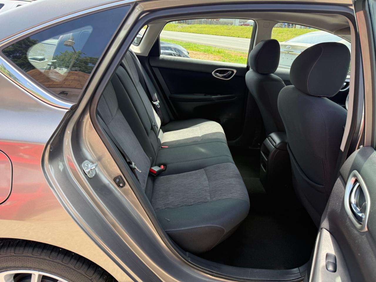 Nissan Sentra 4dr Sdn I4 CVT SV 2015
