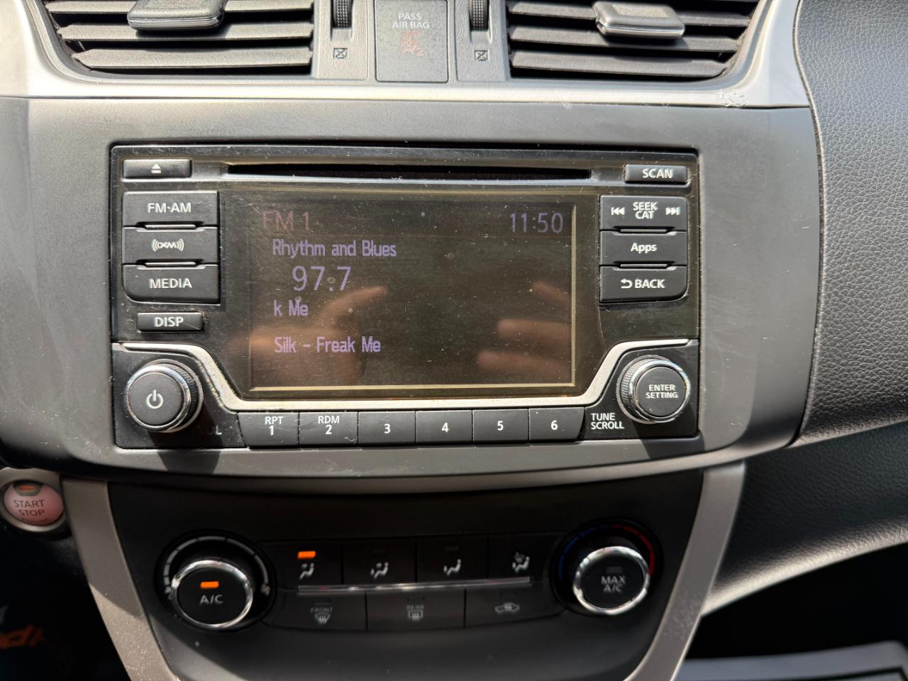 Nissan Sentra 4dr Sdn I4 CVT SV 2015