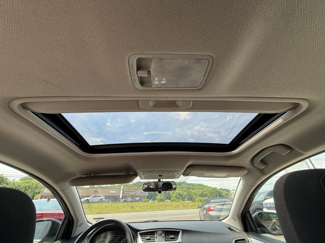 Nissan Sentra 4dr Sdn I4 CVT SV 2015
