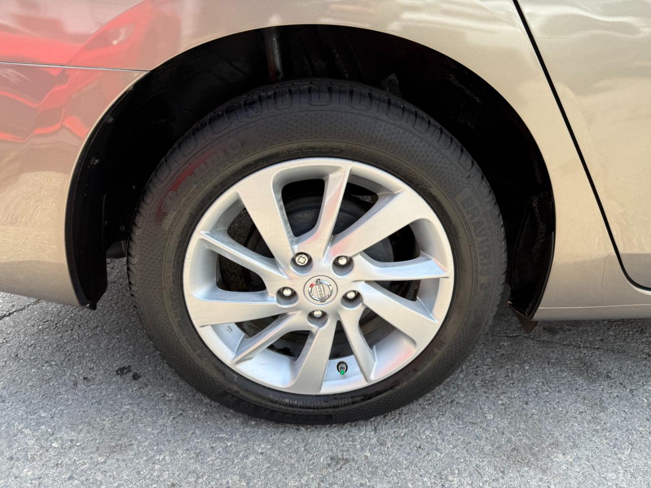Nissan Sentra 4dr Sdn I4 CVT SV 2015
