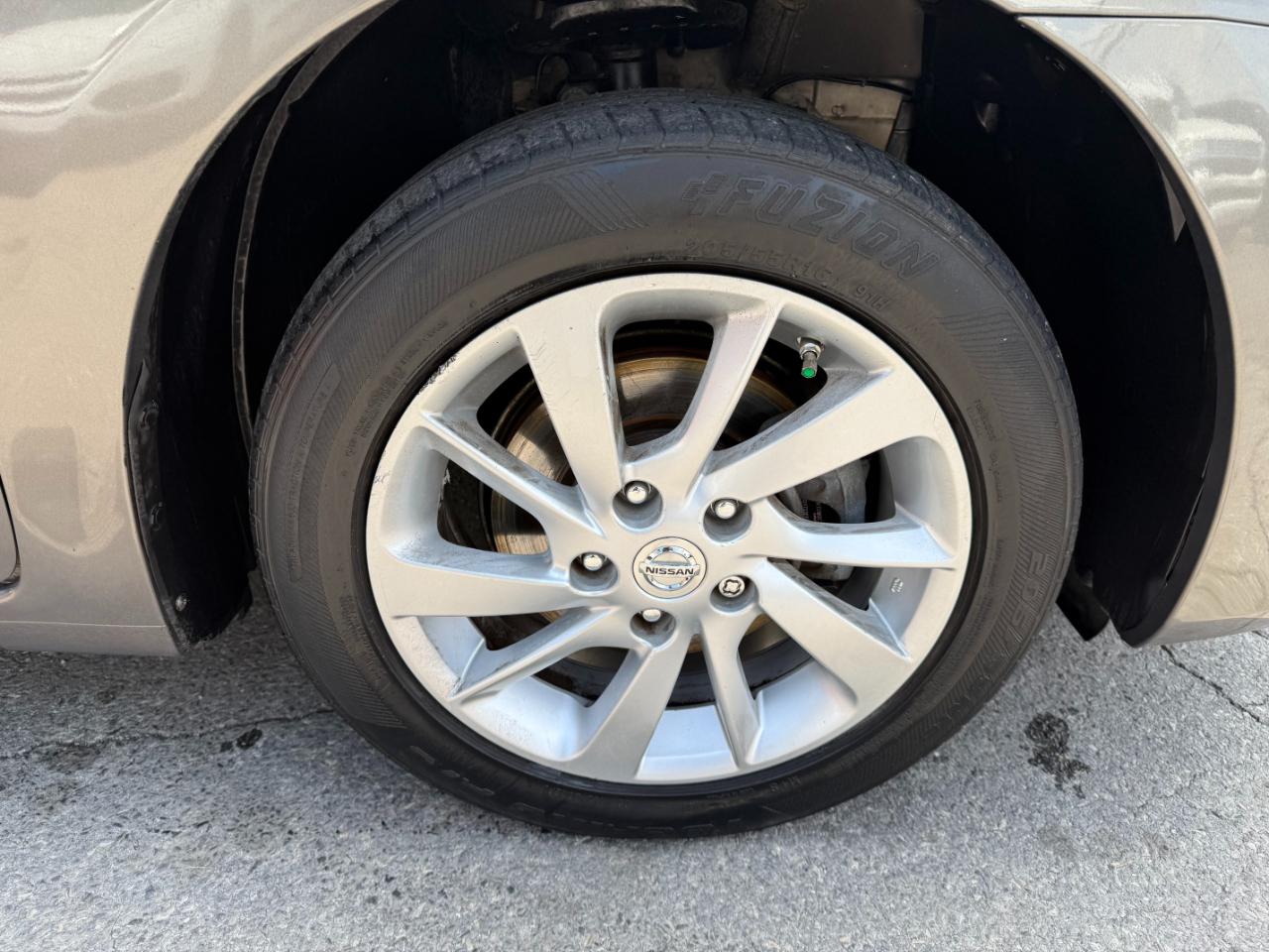 Nissan Sentra 4dr Sdn I4 CVT SV 2015