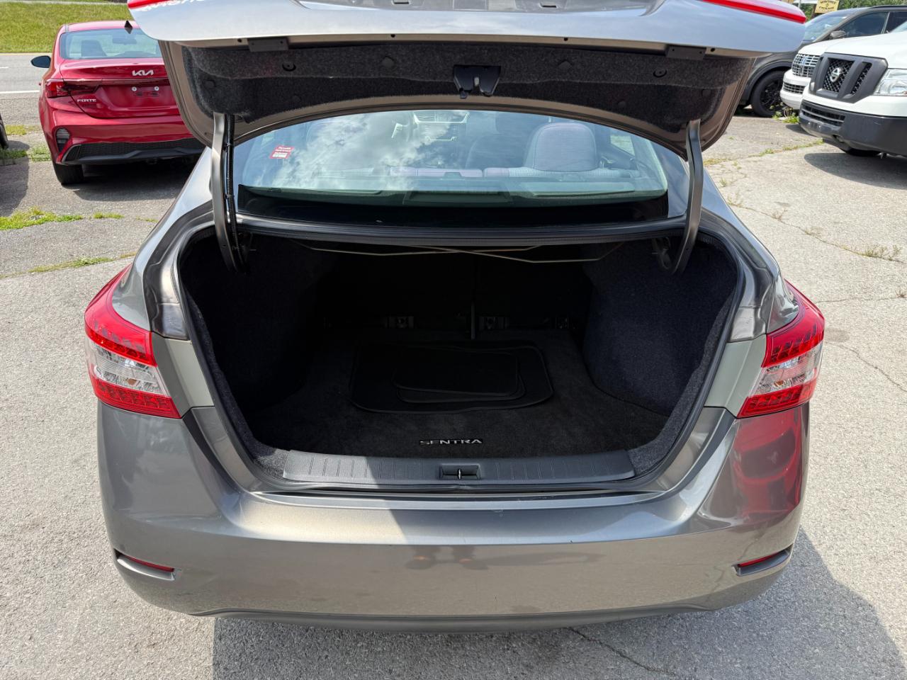 Nissan Sentra 4dr Sdn I4 CVT SV 2015