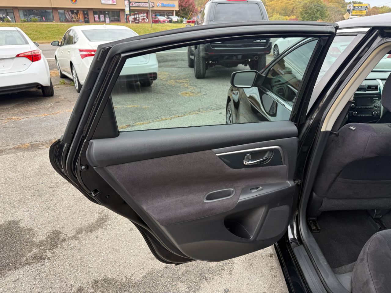 Nissan Altima 4dr Sdn I4 2.5 SV 2013 Nissan Altima 4dr Sdn I4 2.5 SV 2013