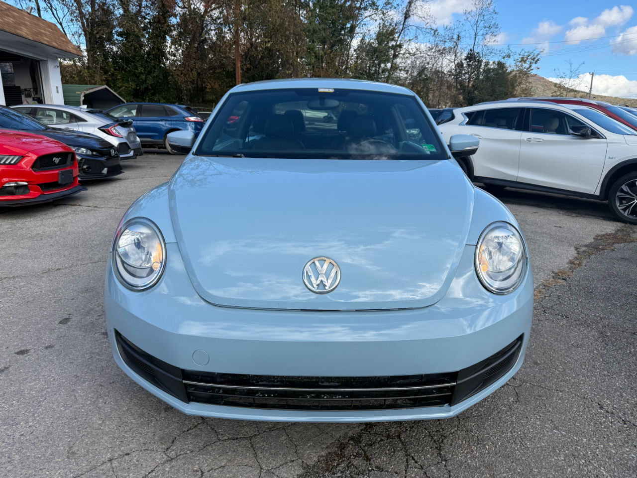 Volkswagen Beetle 2dr Cpe Auto 2.5L PZEV 2012 Volkswagen Beetle 2dr Cpe Auto 2.5L PZEV 2012