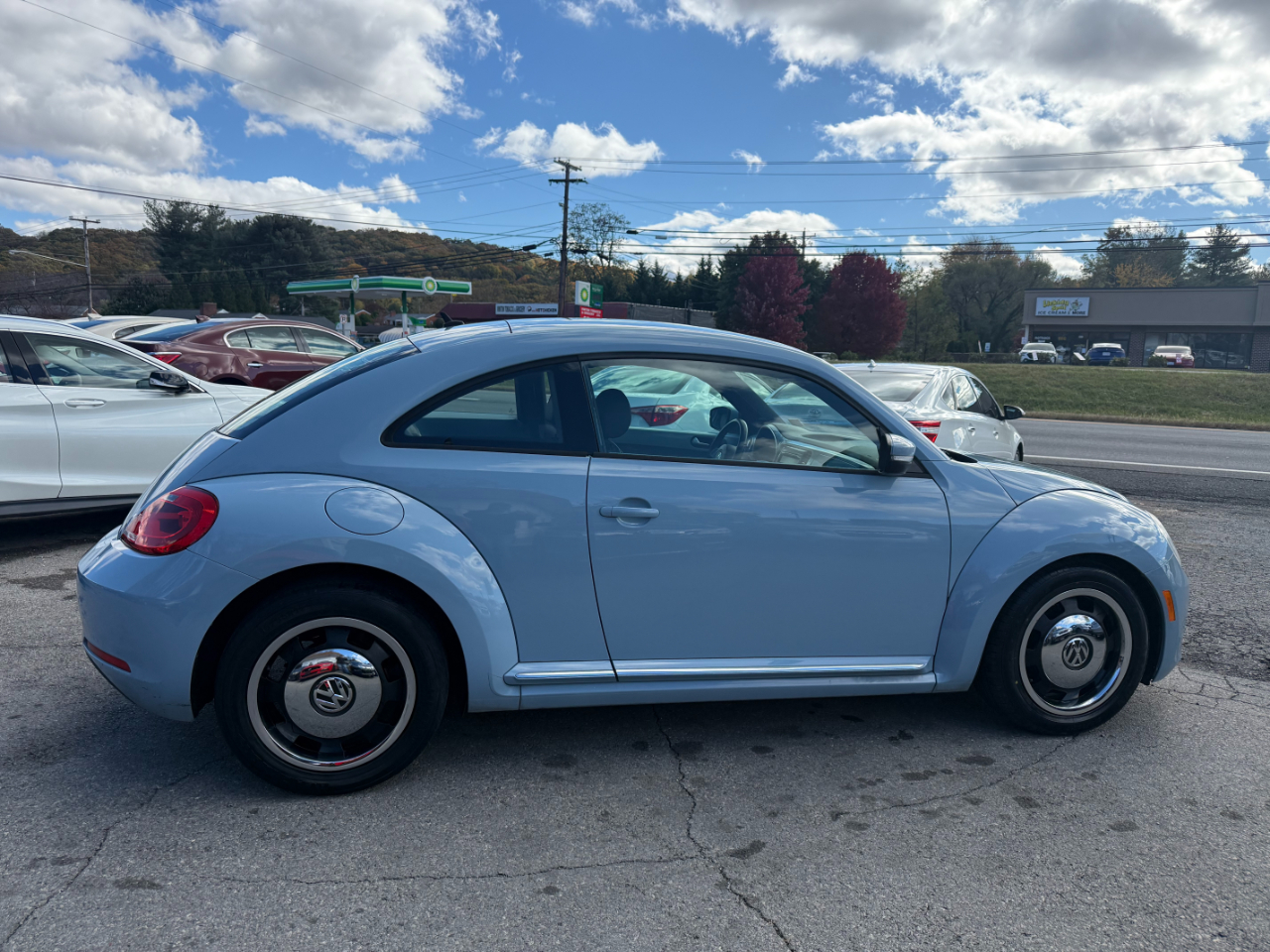 Volkswagen Beetle 2dr Cpe Auto 2.5L PZEV 2012 Volkswagen Beetle 2dr Cpe Auto 2.5L PZEV 2012