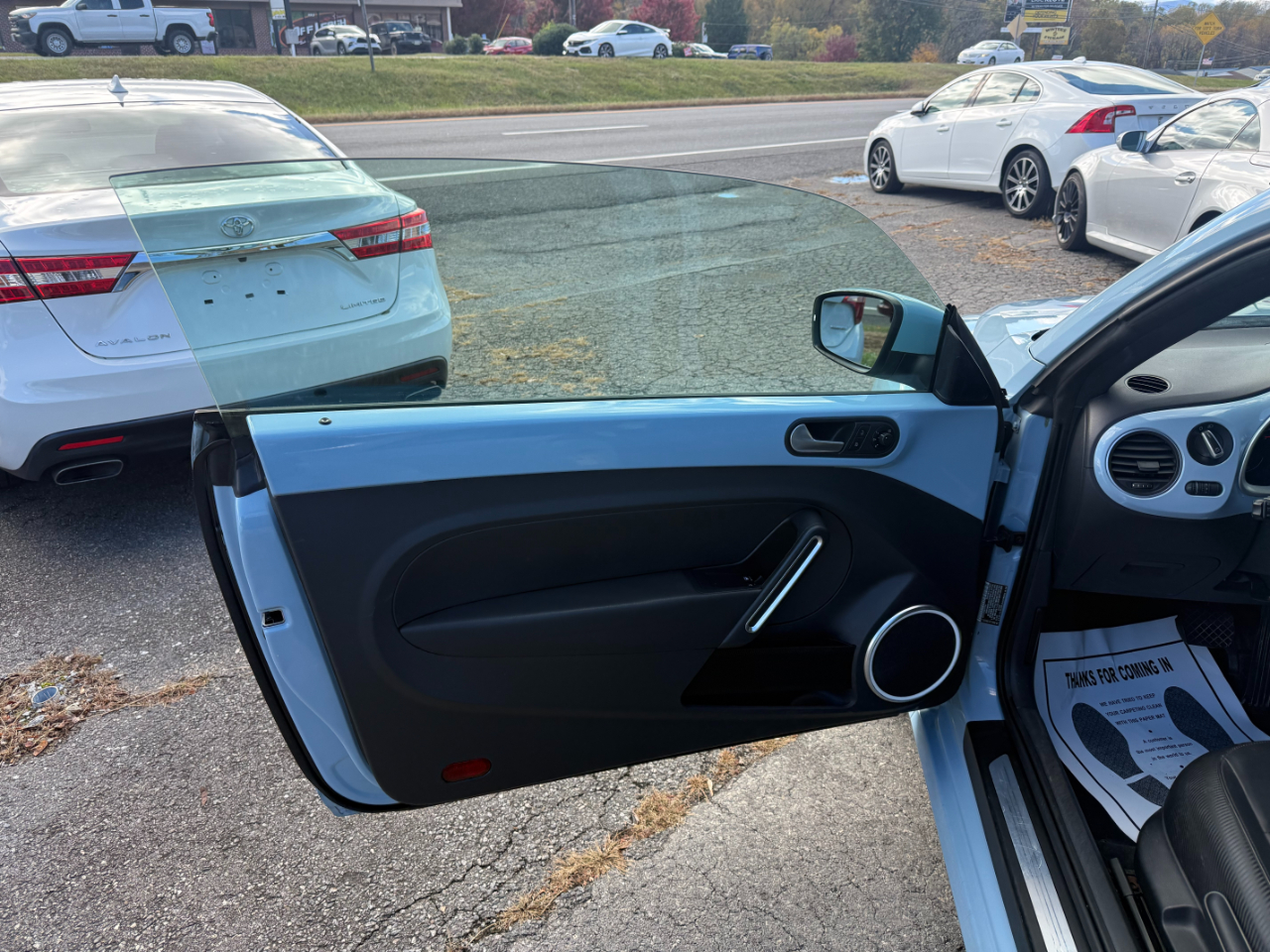 Volkswagen Beetle 2dr Cpe Auto 2.5L PZEV 2012 Volkswagen Beetle 2dr Cpe Auto 2.5L PZEV 2012