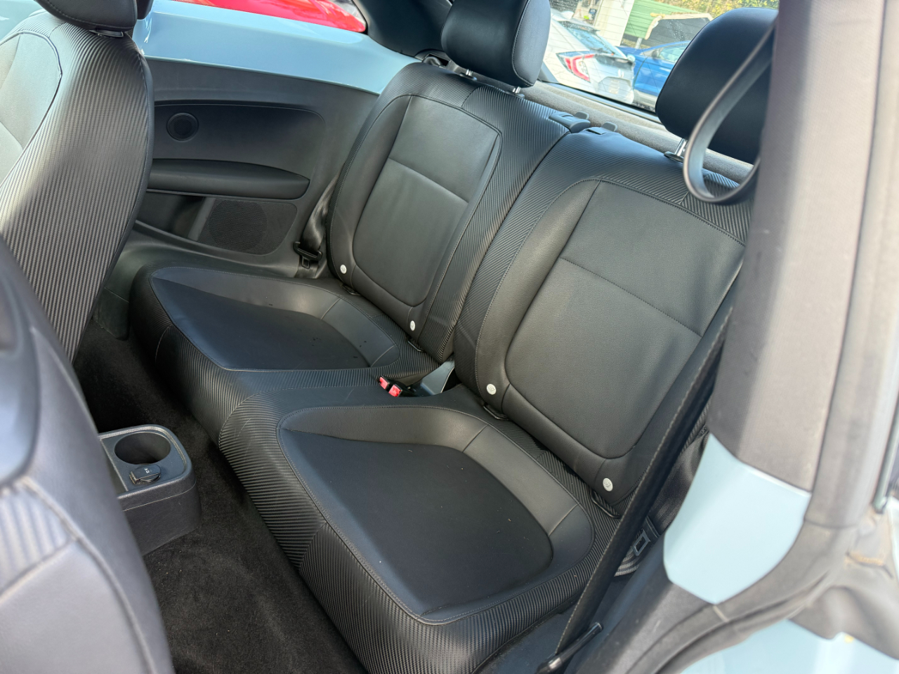 Volkswagen Beetle 2dr Cpe Auto 2.5L PZEV 2012 Volkswagen Beetle 2dr Cpe Auto 2.5L PZEV 2012