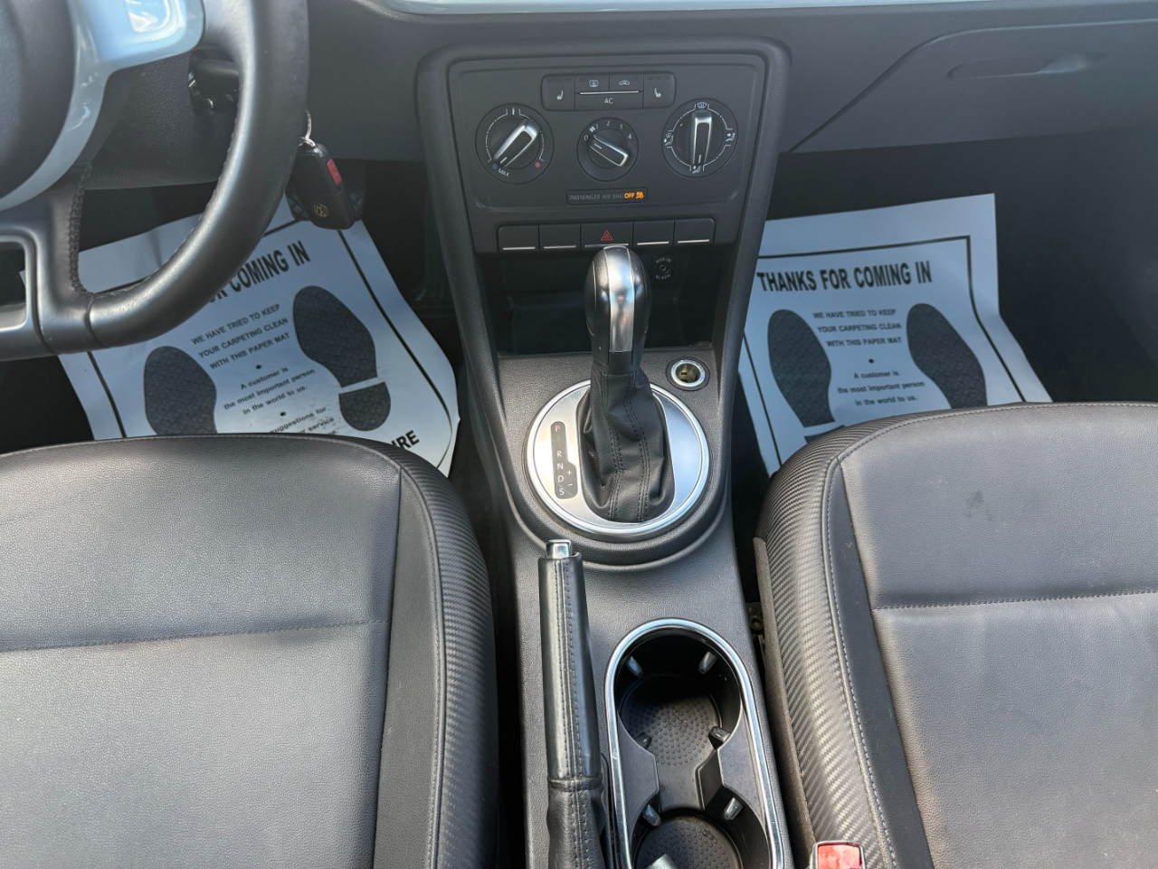 Volkswagen Beetle 2dr Cpe Auto 2.5L PZEV 2012 Volkswagen Beetle 2dr Cpe Auto 2.5L PZEV 2012