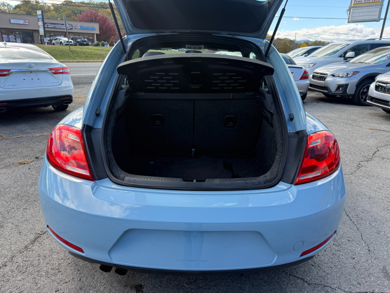 Volkswagen Beetle 2dr Cpe Auto 2.5L PZEV 2012 Volkswagen Beetle 2dr Cpe Auto 2.5L PZEV 2012