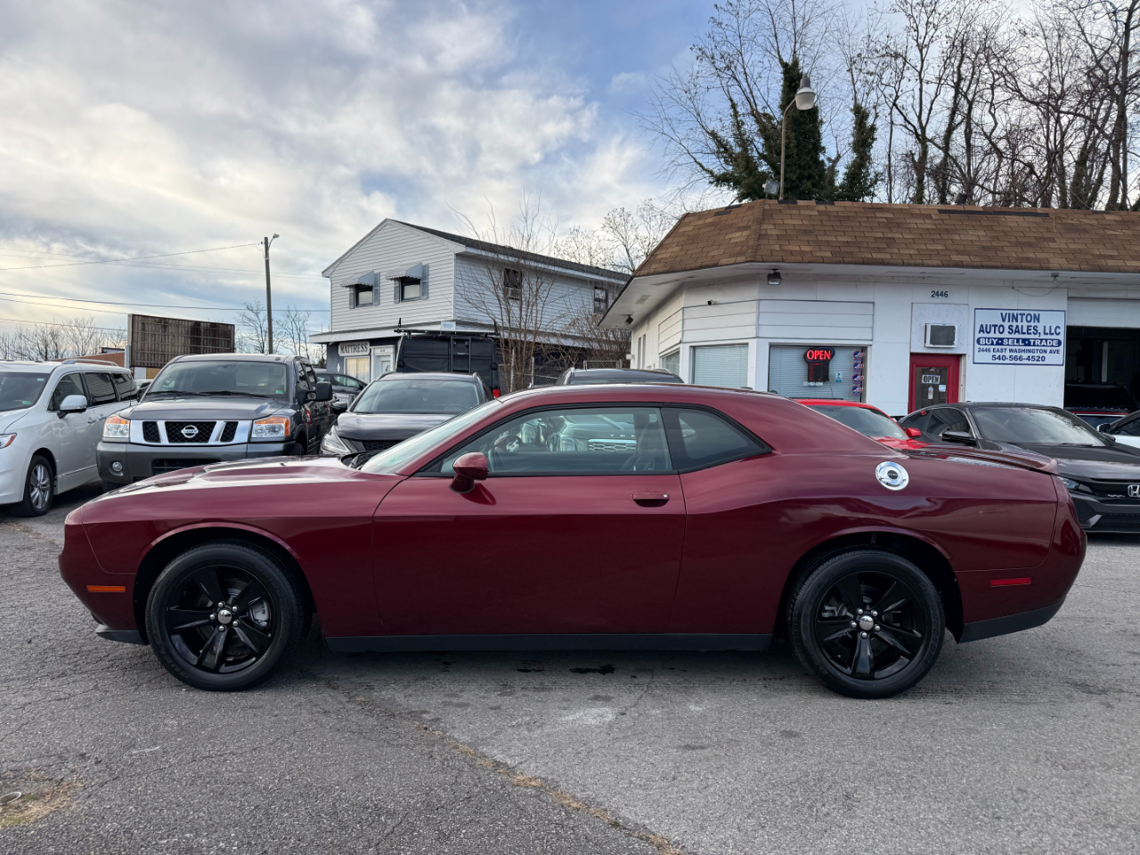 Dodge Challenger SXT RWD 2018