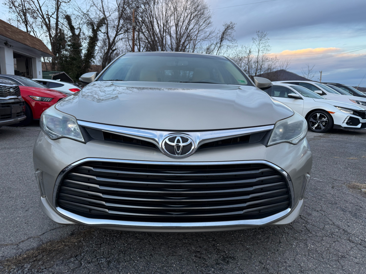 Toyota Avalon 4dr Sdn XLE Premium (Natl) 2016