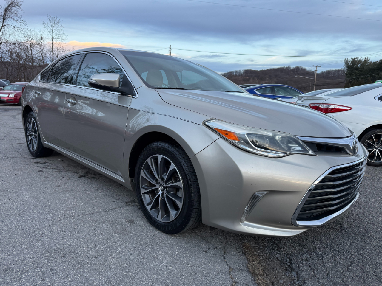 Toyota Avalon 4dr Sdn XLE Premium (Natl) 2016