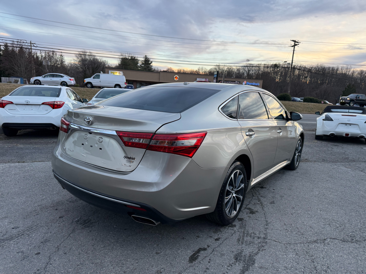 Toyota Avalon 4dr Sdn XLE Premium (Natl) 2016