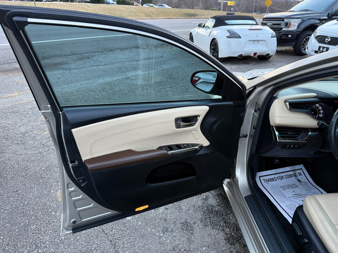 Toyota Avalon 4dr Sdn XLE Premium (Natl) 2016