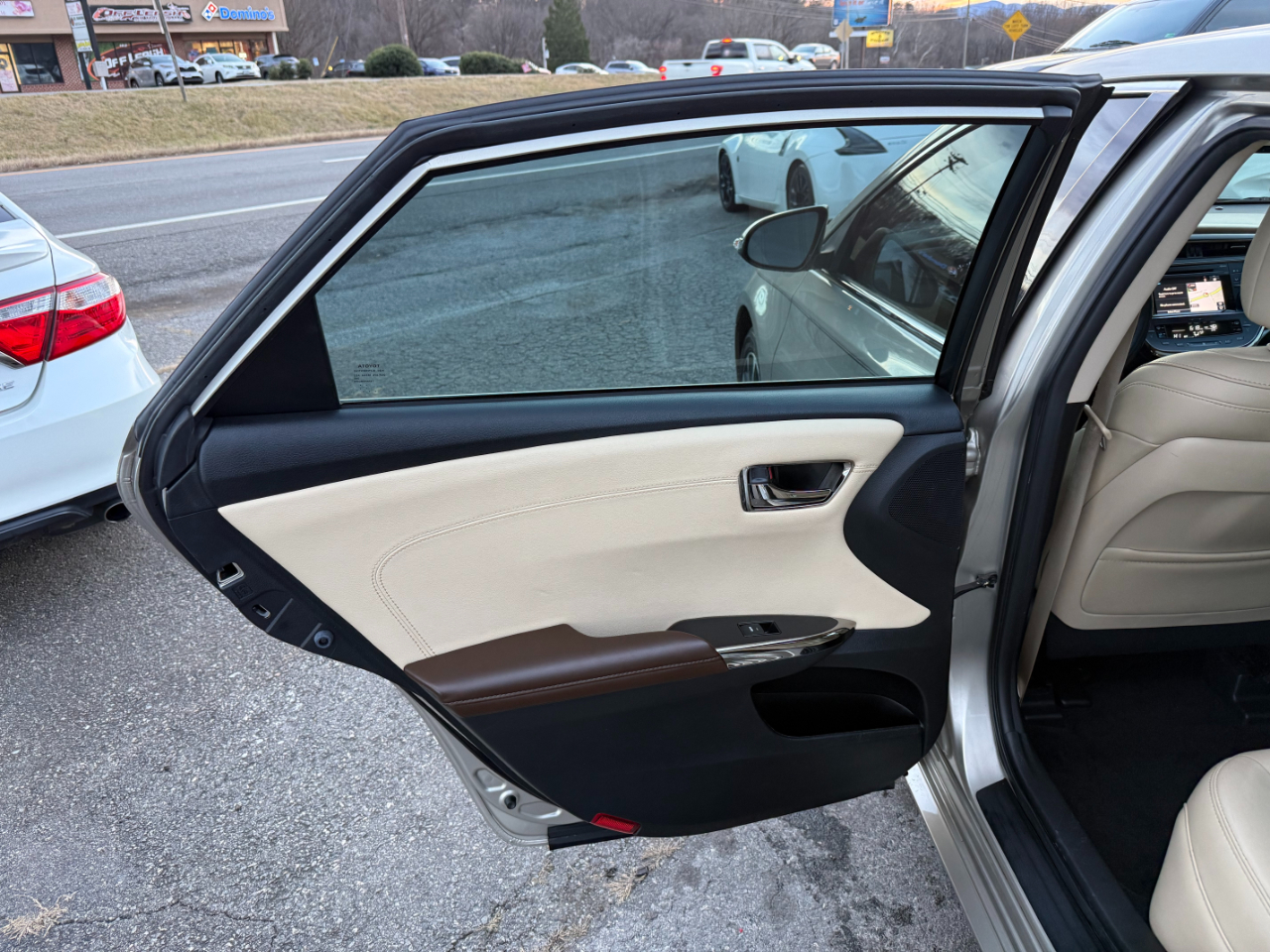 Toyota Avalon 4dr Sdn XLE Premium (Natl) 2016