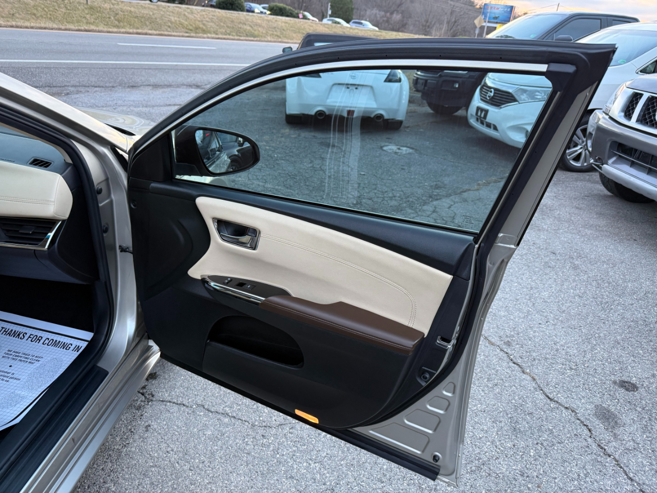 Toyota Avalon 4dr Sdn XLE Premium (Natl) 2016