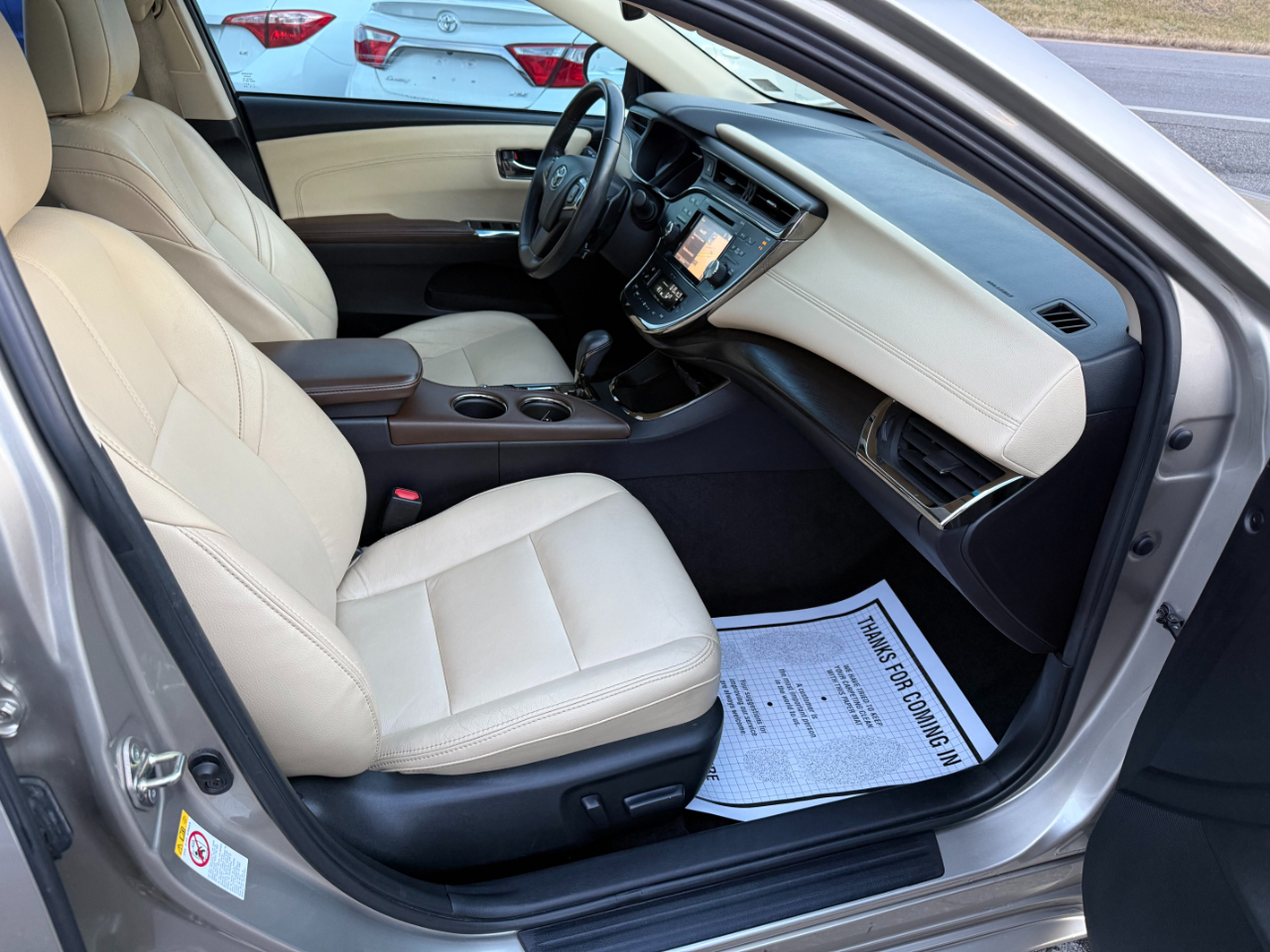 Toyota Avalon 4dr Sdn XLE Premium (Natl) 2016