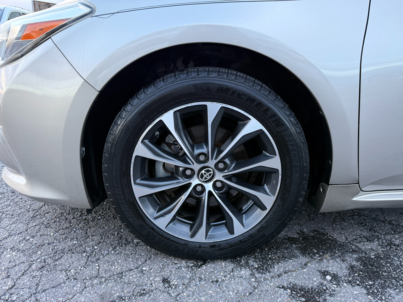 Toyota Avalon 4dr Sdn XLE Premium (Natl) 2016