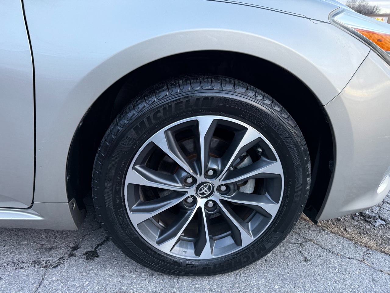 Toyota Avalon 4dr Sdn XLE Premium (Natl) 2016