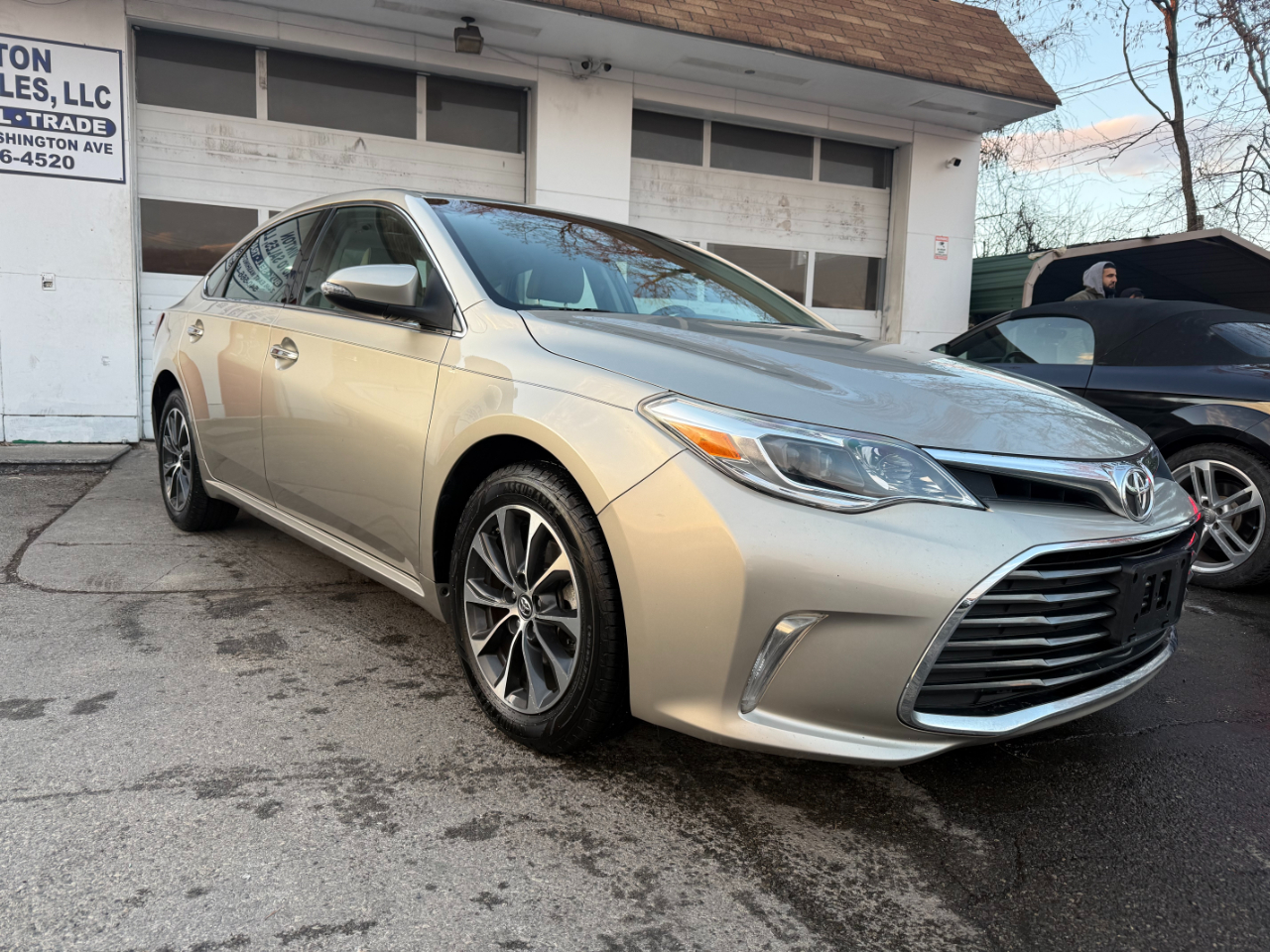 Toyota Avalon 4dr Sdn XLE Premium (Natl) 2016