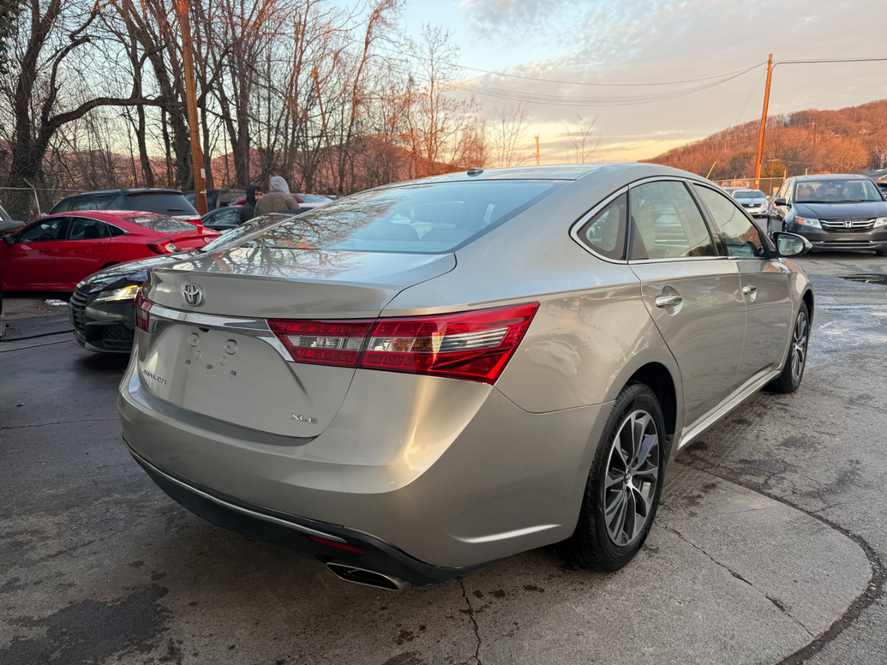 Toyota Avalon 4dr Sdn XLE Premium (Natl) 2016