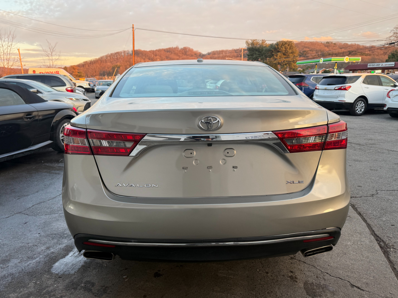Toyota Avalon 4dr Sdn XLE Premium (Natl) 2016