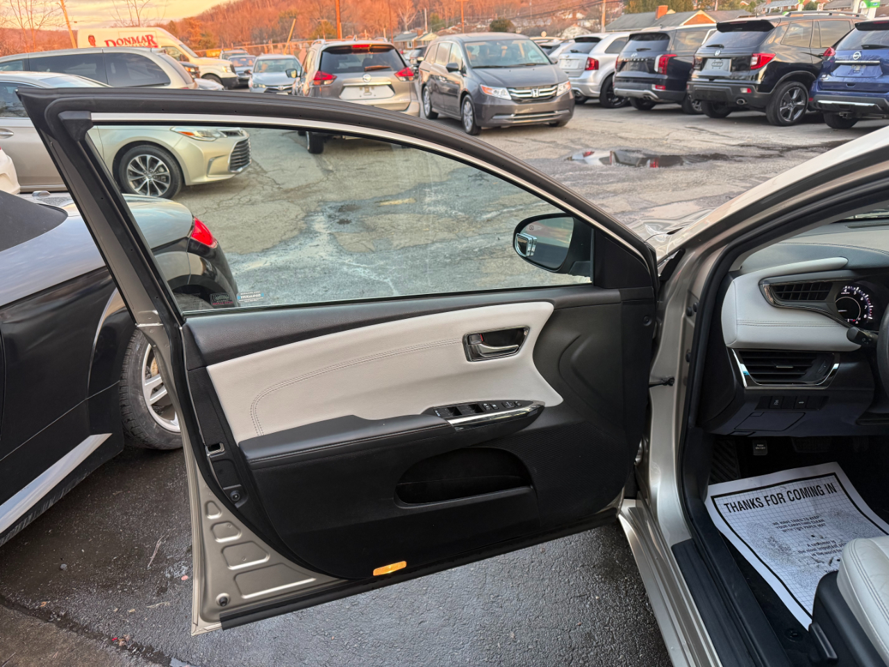 Toyota Avalon 4dr Sdn XLE Premium (Natl) 2016