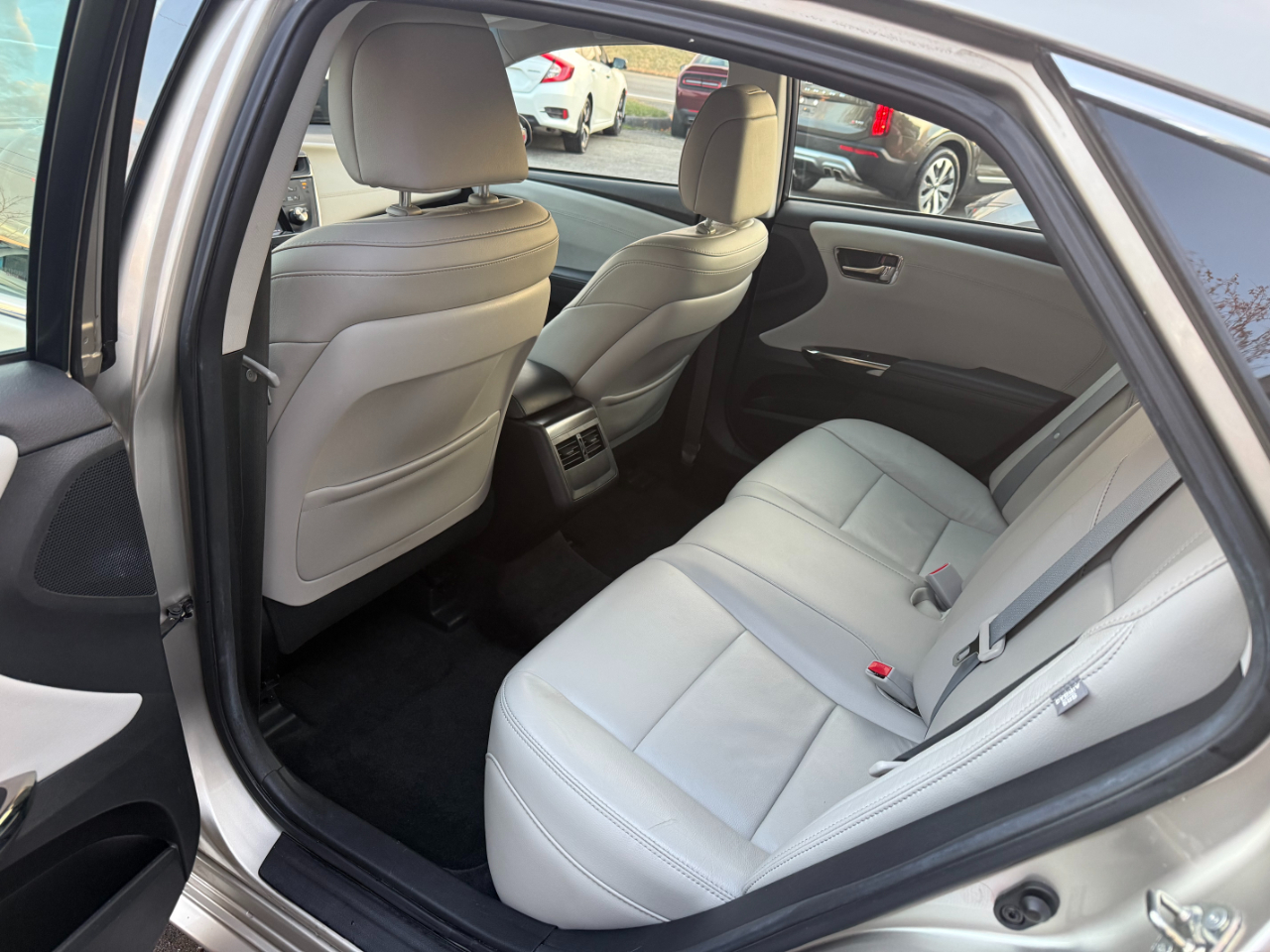 Toyota Avalon 4dr Sdn XLE Premium (Natl) 2016