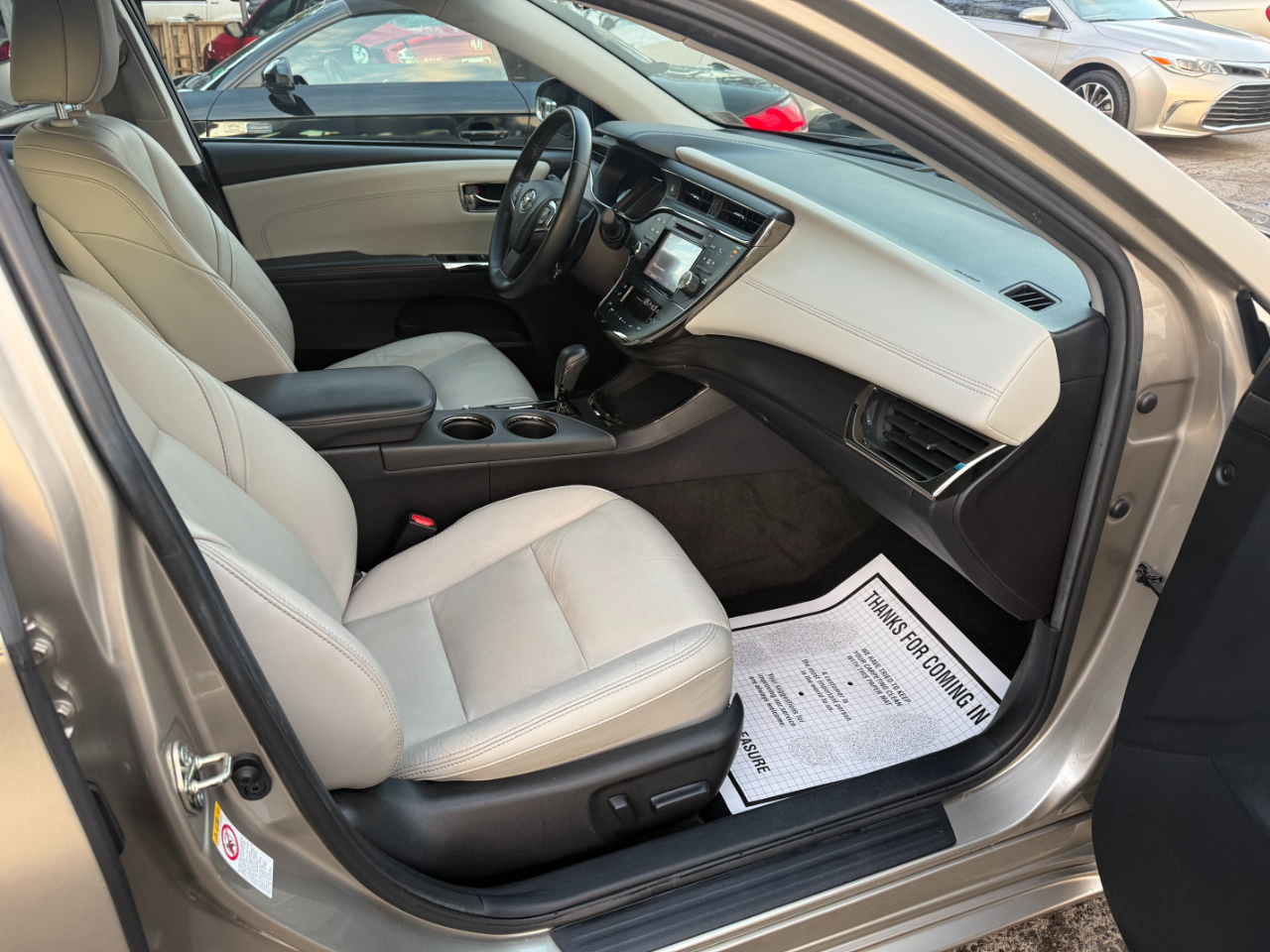 Toyota Avalon 4dr Sdn XLE Premium (Natl) 2016