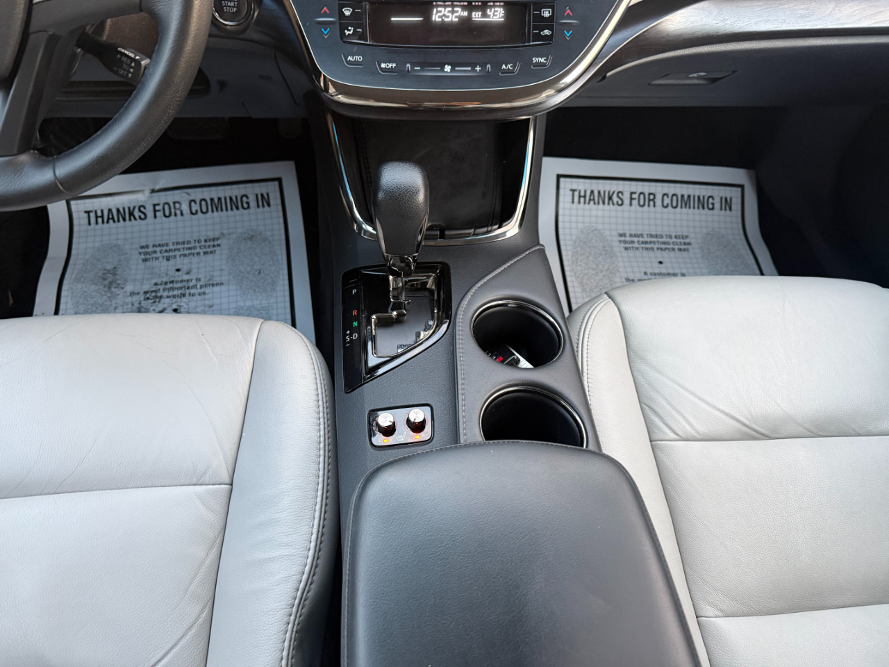 Toyota Avalon 4dr Sdn XLE Premium (Natl) 2016