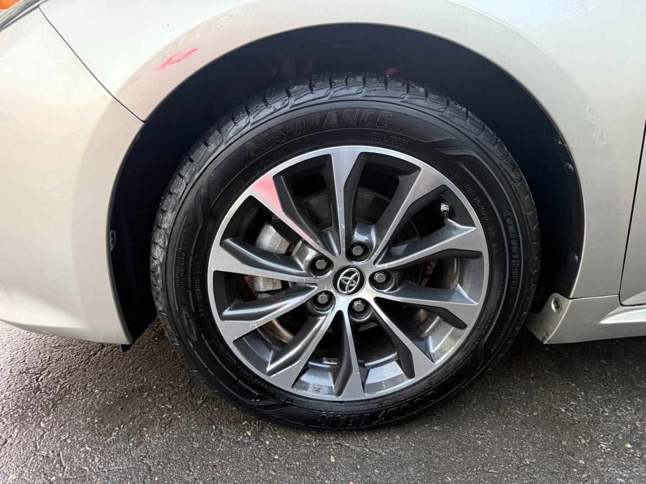 Toyota Avalon 4dr Sdn XLE Premium (Natl) 2016