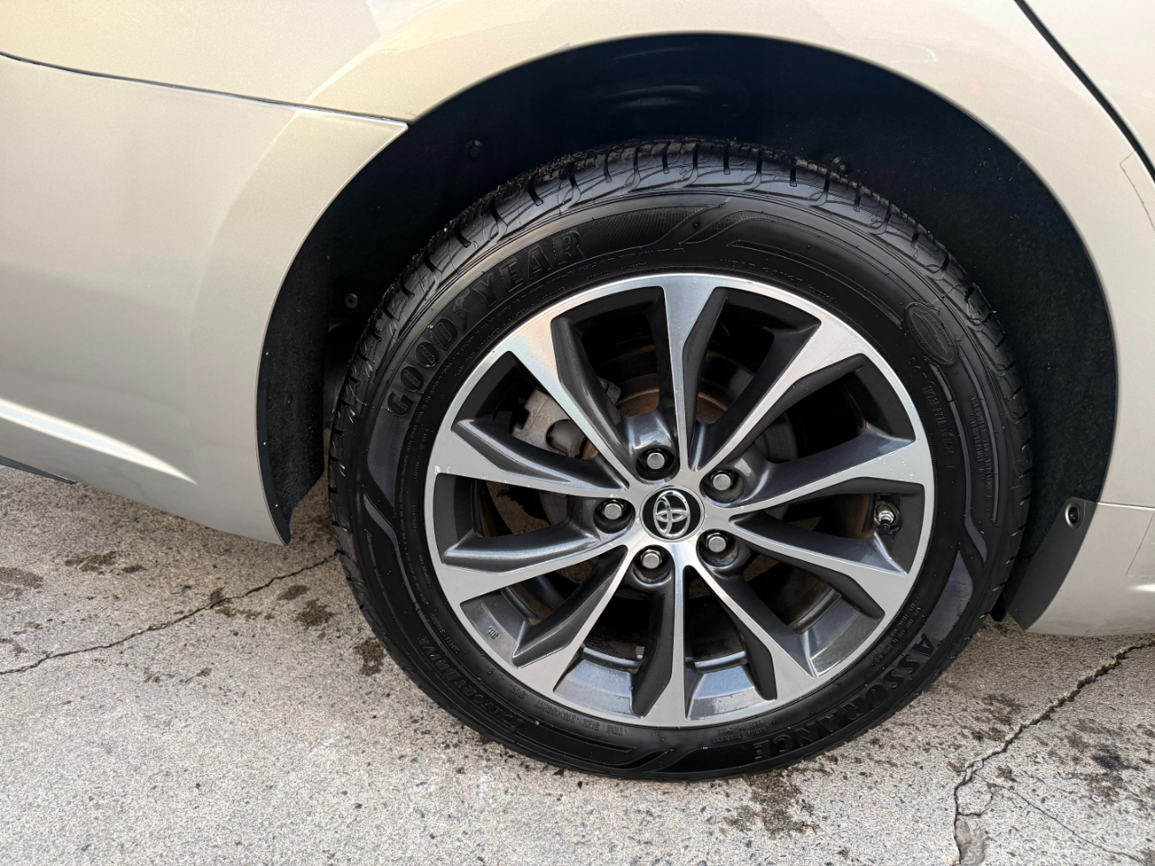 Toyota Avalon 4dr Sdn XLE Premium (Natl) 2016