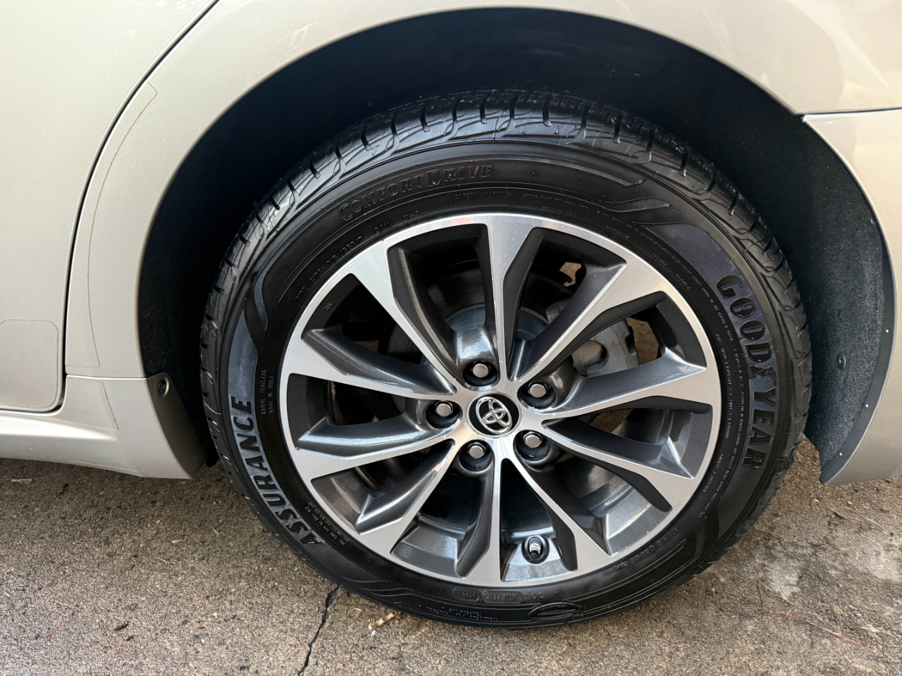 Toyota Avalon 4dr Sdn XLE Premium (Natl) 2016