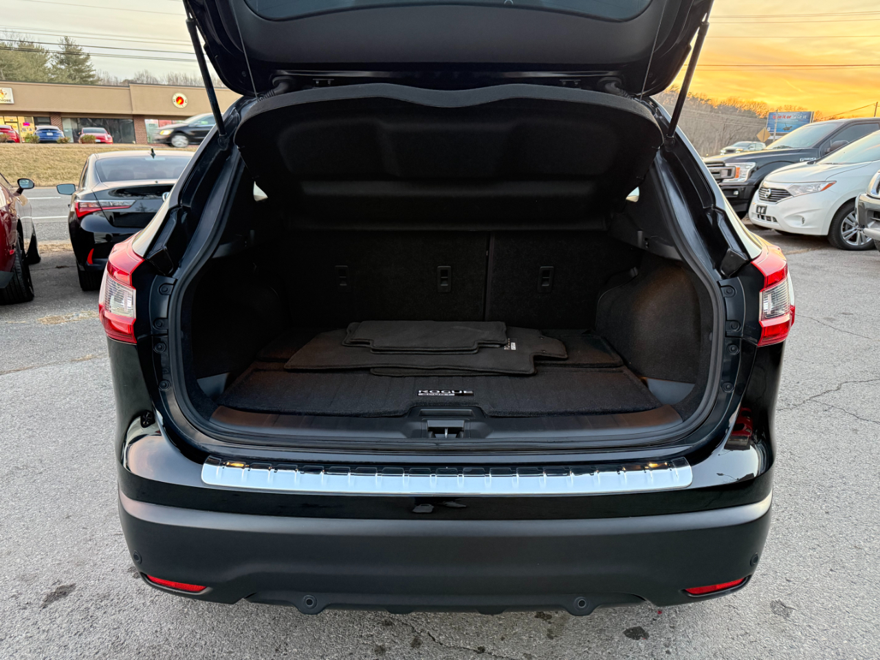 Nissan Rogue Sport FWD SV 2021