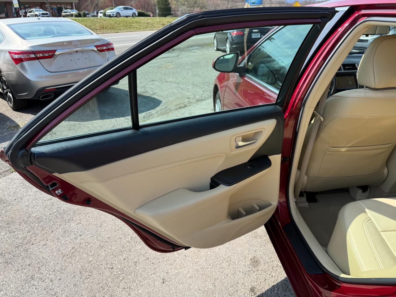 Toyota Camry XLE Auto (Natl) 2017