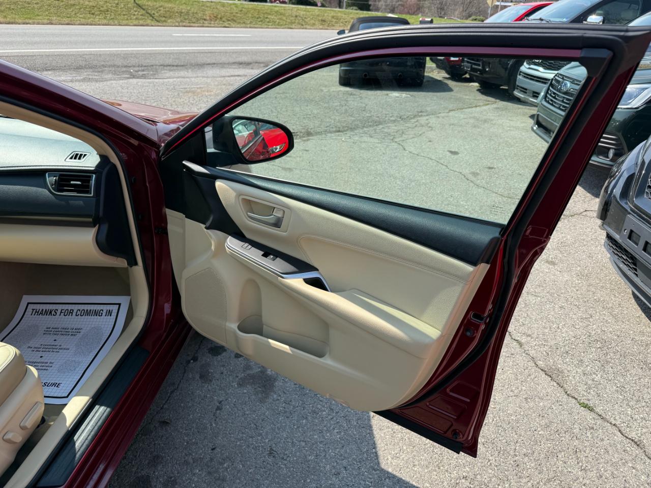 Toyota Camry XLE Auto (Natl) 2017