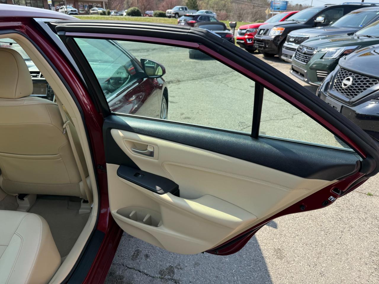 Toyota Camry XLE Auto (Natl) 2017