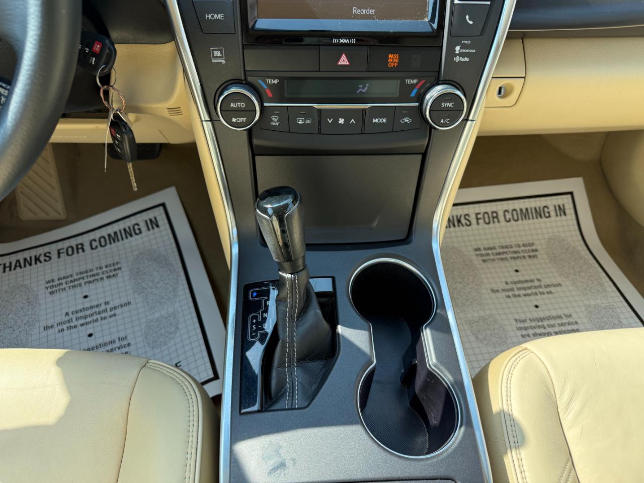 Toyota Camry XLE Auto (Natl) 2017