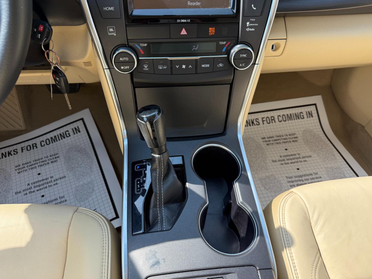 Toyota Camry XLE Auto (Natl) 2017