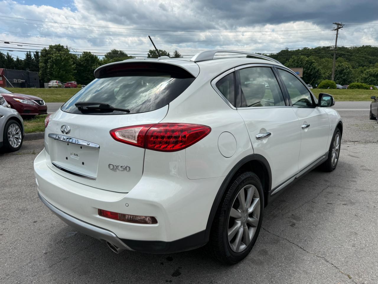 Infiniti QX50 LUXE AWD 2016