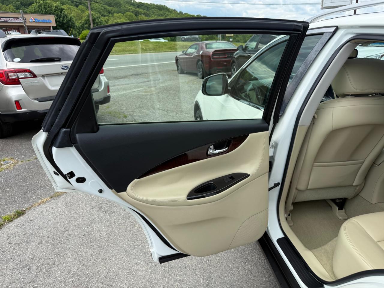 Infiniti QX50 LUXE AWD 2016