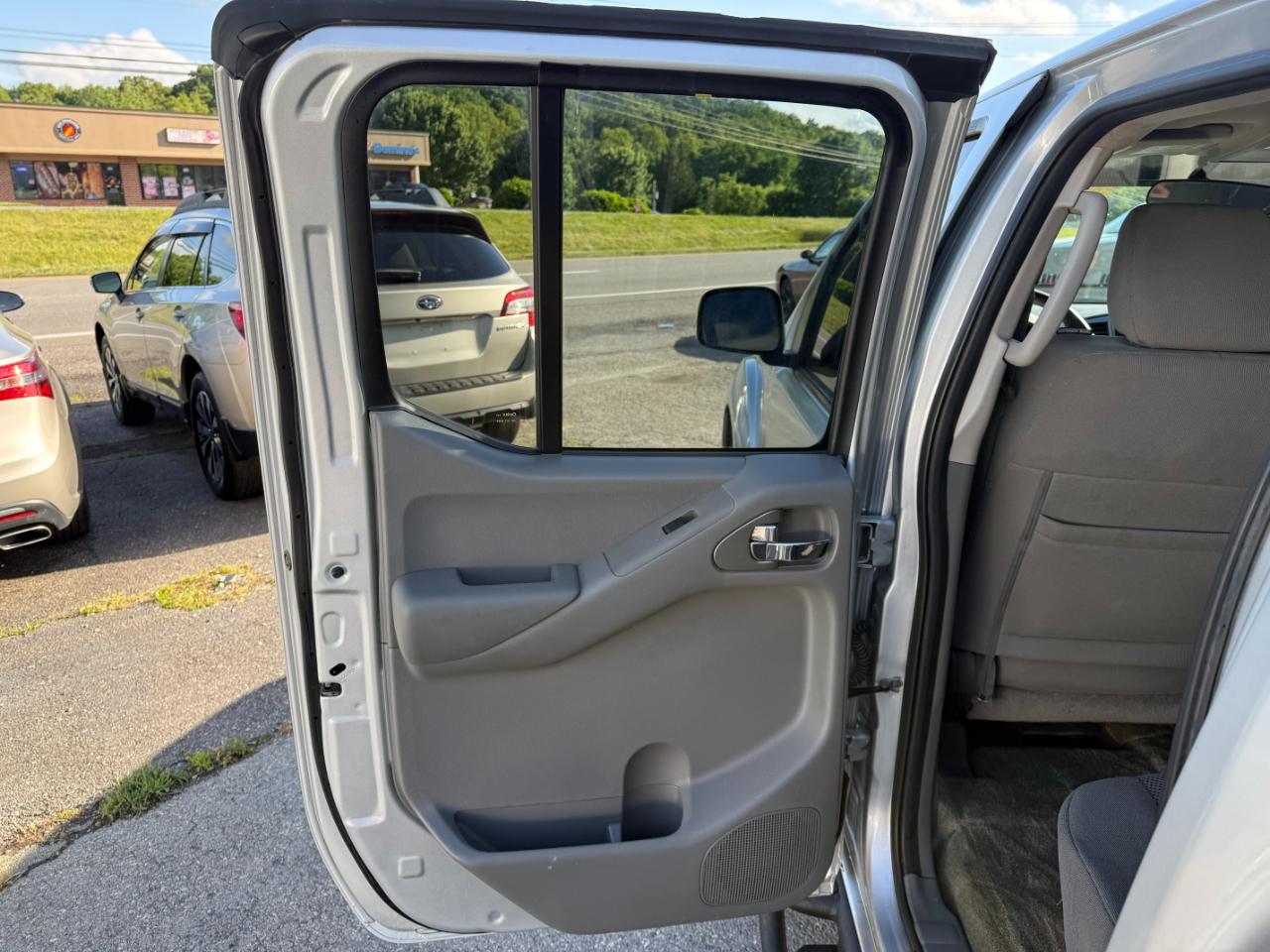 Nissan Frontier Crew Cab 4x4 SV V6 Auto 2018